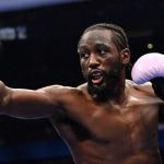 Terence Crawford durante un combate de boxeo por el título indiscutible de peso supermediano celebrado en Las Vegas.