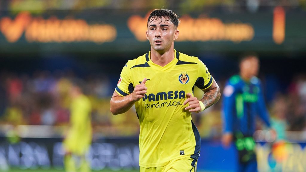 Alberto Moleiro durante el partido entre el Villarreal y el Betis de LaLiga 2026/27 disputado en Estadio de la Cerámica.