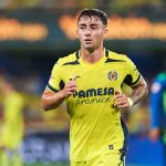 Alberto Moleiro durante el partido entre el Villarreal y el Betis de LaLiga 2026/27 disputado en Estadio de la Cerámica.