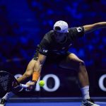 Alejandro Galán golpea una bola durante los cuartos de final del P1 de Madrid de Premier Padel