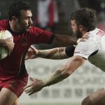 Alejandro Laforga se escapa de un placaje durante un partido de la selección española de rugby