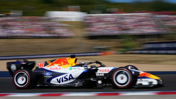 Lindblad tiene 19 años y Alonso 45: la F1 ya ha hecho el relevo