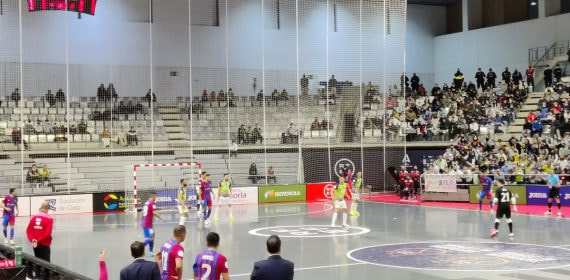 Los jugadores del Barça, sobre la pista durante la final de la Supercopa de España de fútbol sala de 2022 en Jerez