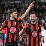 Ryan Christie celebra uno de los tres goles que marcó en la victoria del Bournemouth ante el Lincoln City en la Carabao Cup 2026/27.