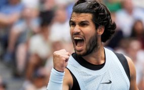 Carlos Alcaraz celebra un punto durante su partido de octavos ante Tommy Paul en el US Open