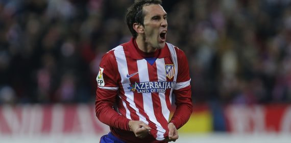 Diego Godín celebra con un grito un gol del Atlético de Madrid en el Vicente Calderón