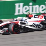 Un monoplaza Haas VF-26 rueda en pista durante la clasificación del Gran Premio de China de 2026