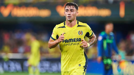 Alberto Moleiro durante el partido entre el Villarreal y el Betis de LaLiga 2026/27 disputado en Estadio de la Cerámica.