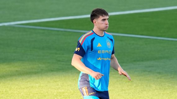 Iván Fresneda, entrenando en Las Rozas con la selección española absoluta durante el parón internacional de septiembre - octubre previo a los compromisos de la Nations League 2026/27.