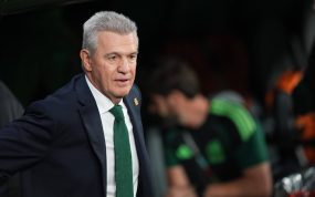 Javier Aguirre, durante su etapa reciente como seleccionador de México, durante el partido ante Ecuador de dieciseisavos de final del Mundial 2026.