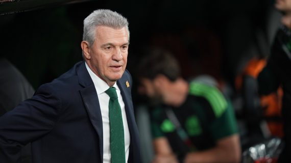 Javier Aguirre, durante su etapa reciente como seleccionador de México, durante el partido ante Ecuador de dieciseisavos de final del Mundial 2026.