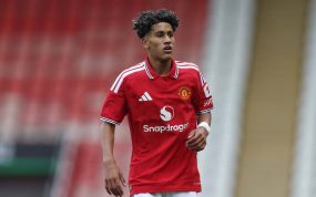 El canterano del Manchester United, JJ Gabriel, durante el partido de Youth League disputado ante el Sabah el pasado 10 de septiembre de 2026.