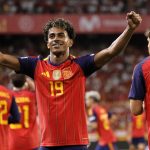 Lamine Yamal celebra uno de los dos goles anotados en la victoria por 4-1 de España ante Croacia en la Nations League 2026/27.