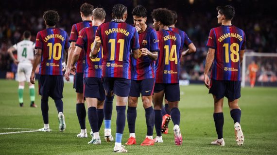 Los futbolistas del FC Barcelona celebran uno de los tantos conseguidos en la goleada por 7-2 ante el Racing de Santander en LaLiga 2026/27.