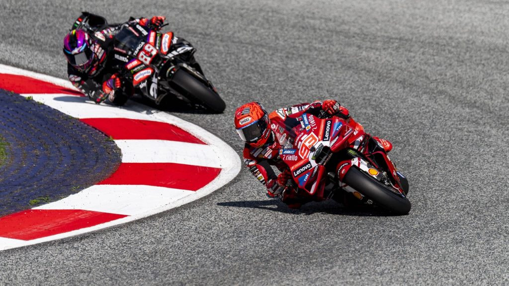 Marc Márquez y Jorge Martín toman una curva durante el Gran Premio de Austria de la temporada de MotoGP 2026.