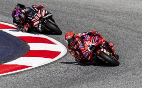 Marc Márquez y Jorge Martín toman una curva durante el Gran Premio de Austria de la temporada de MotoGP 2026.