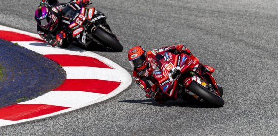 Marc Márquez y Jorge Martín toman una curva durante el Gran Premio de Austria de la temporada de MotoGP 2026.