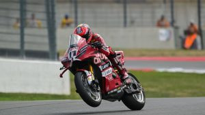 Bulega puede ser campeón en Cremona, y Arenas y Salvador mandan en Supersport y Sportbike