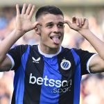 Nicolò Tresoldi celebra un gol con su equipo durante un Brujas - Gent durante un partido del playoff por la Champions League de la liga belga 2025/26.