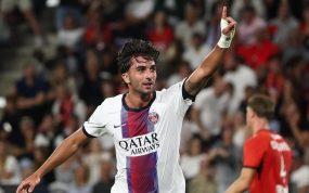 Ferran Torres celebra uno de sus dos goles anotados ante el Rennes en su estreno en Ligue 1 con el PSG.