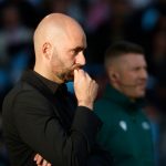 Claudio Giráldez, pensativo en la banda, durante el partido de cuartos de final entre el Celta y el Friburgo disputado en Balaídos.