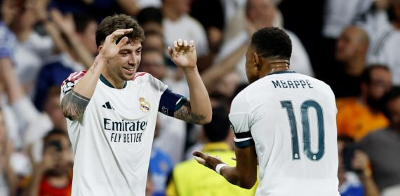 Fede Valverde celebra junto a Kylian Mbappé su gol en la victoria del Real Madrid ante el Inter en la Champions League 2026/27.