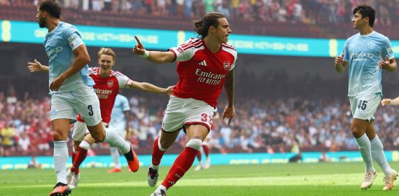 Riccardo Calafiori celebra el gol anotado para el Arsenal en la Community Shield 2026 ante el Manchester City.