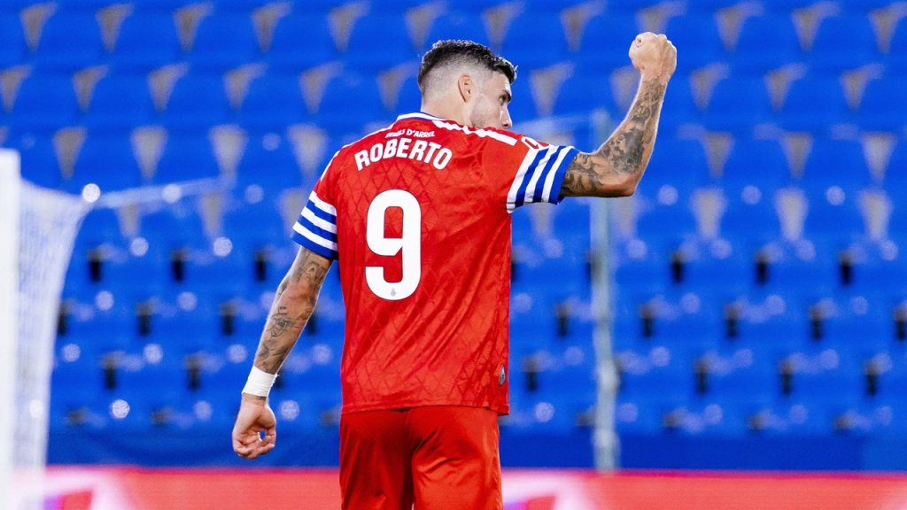 Roberto Fernández celebra el gol anotado en el partido de LaLiga jugado entre el Rayo Vallecano y el Espanyol.