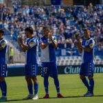 Varios jugadores del Sabadell saludan a la aficióm de la Nova Creu Alta en los prolegómenos del partido ante el Real Oviedo de LaLiga HyperMotion 2026/27.