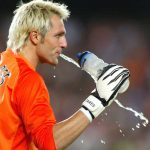 Santi Cañizares, en una imagen de archivo, durante un partido entre el FC Barcelona y el Valencia CF en septiembre de 2006.