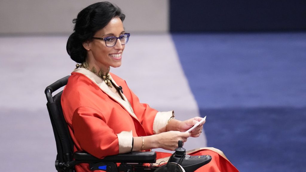 Teresa Perales habla ante el micrófono durante la ceremonia de los Premios Princesa de Asturias