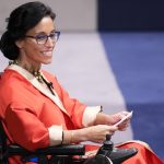 Teresa Perales habla ante el micrófono durante la ceremonia de los Premios Princesa de Asturias