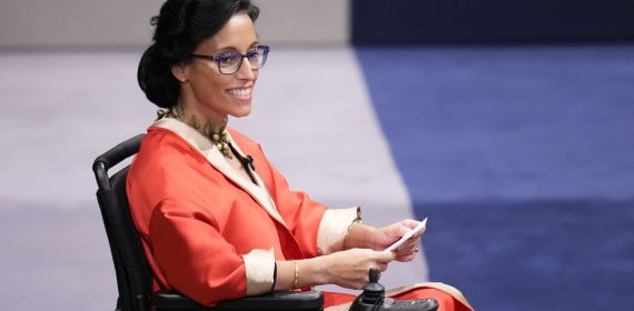 Teresa Perales habla ante el micrófono durante la ceremonia de los Premios Princesa de Asturias