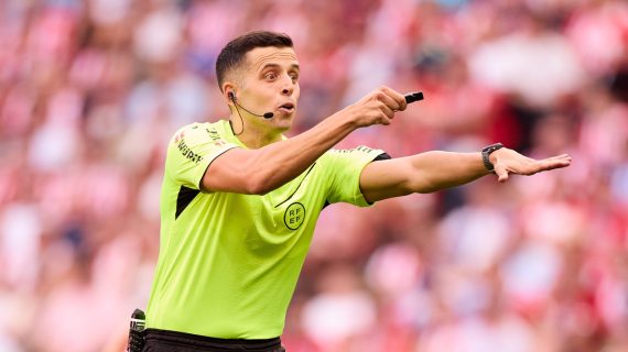 La ley de la ventaja en el fútbol: cuándo deja seguir el árbitro, cuántos segundos tiene y qué pasa con la tarjeta