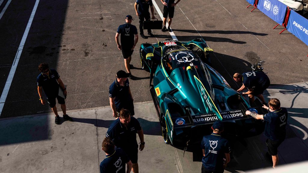 Aston Martin Valkyrie 007, Equipo THOR, Hypercar, verificaciones técnicas, Barcelona, Montmeló, Mundial de Resistencia, FIA
