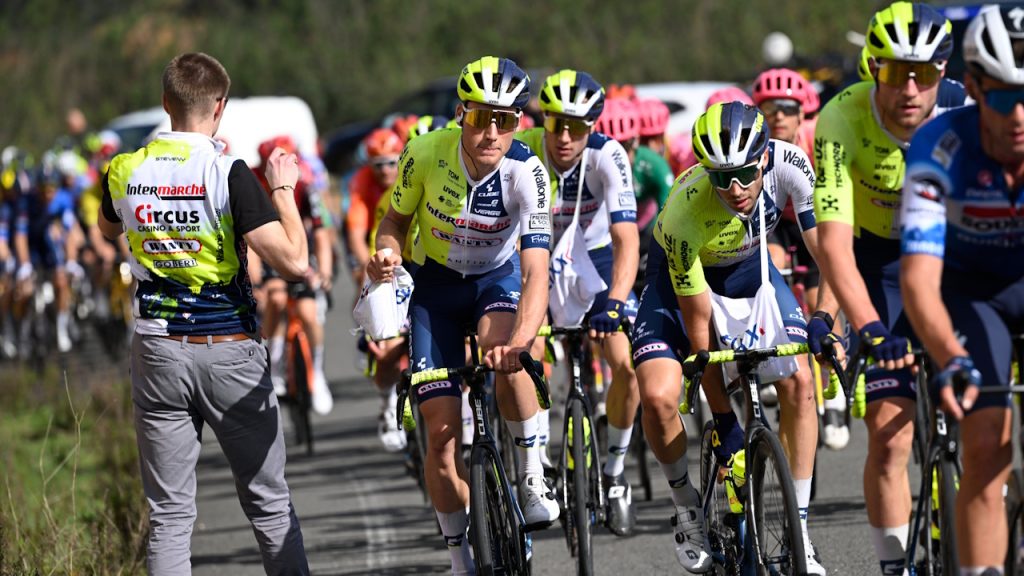 ciclista, bolsa de avituallamiento, comida, bebida, carrera, UCI