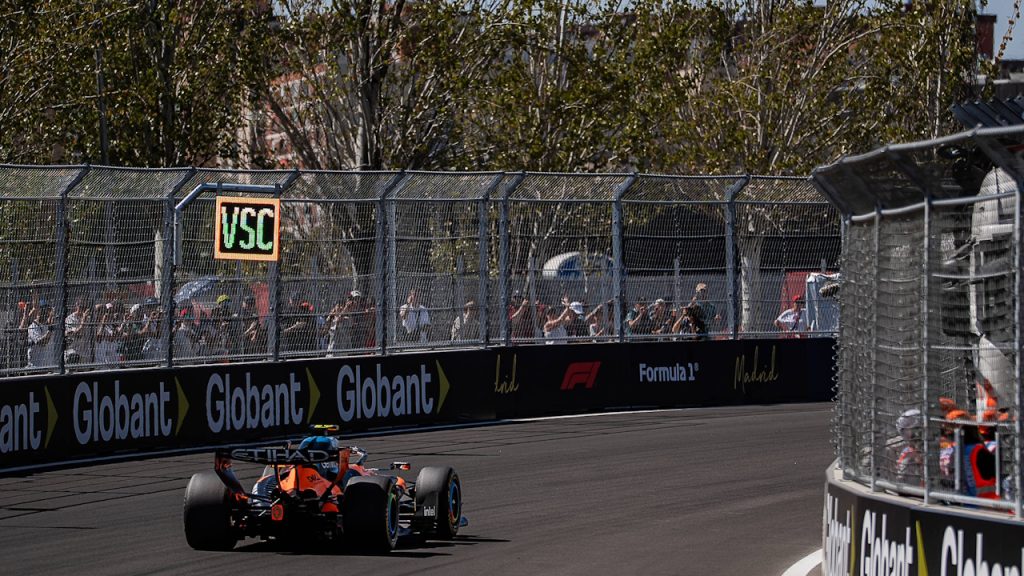 Lando Norris, McLaren, redujo velocidad, Virtual Safety Car, VSC, paneles LED, GP de España, Fórmula 1, 2026