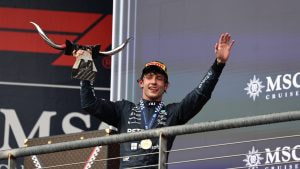 El niño que lloraba por no soltar el volante, a un paso de devolver la F1 a Italia