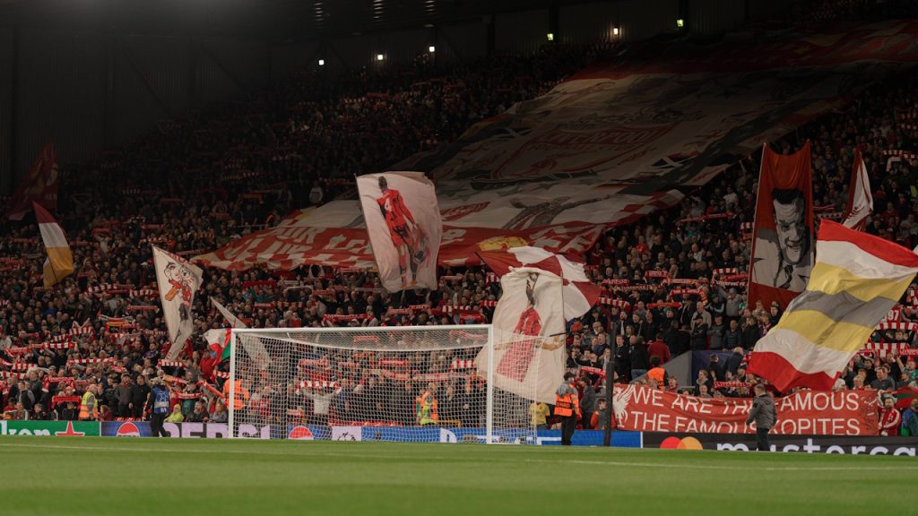 Liverpool FC, Anfield Stadium, Spion Kop, Fans
