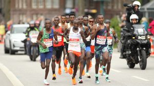 Qué es una liebre en atletismo: los corredores que marcan el ritmo de los récords y lo que dice el reglamento