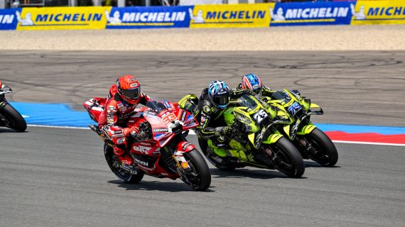Qué era el holeshot de MotoGP y por qué el campeonato lo prohibió a mitad de 2026