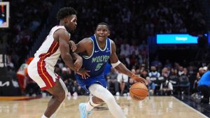 Edwards se exhibe con 45 puntos y Sergio de Larrea se estrena en la NBA en Houston