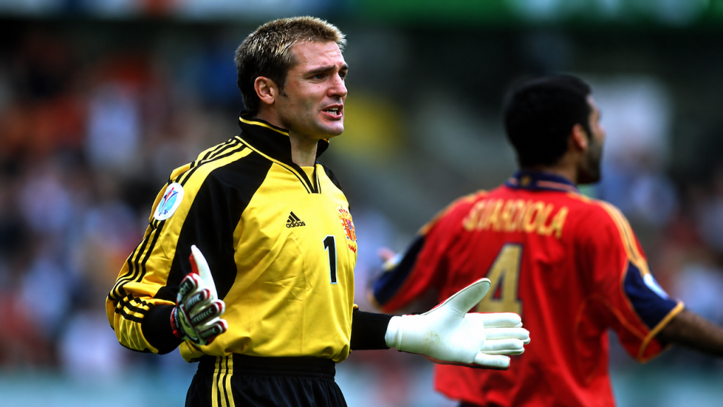 Santi Cañizares durante el partido entre Yugoslavia y España de la Eurocopa 2000 en Brujas.