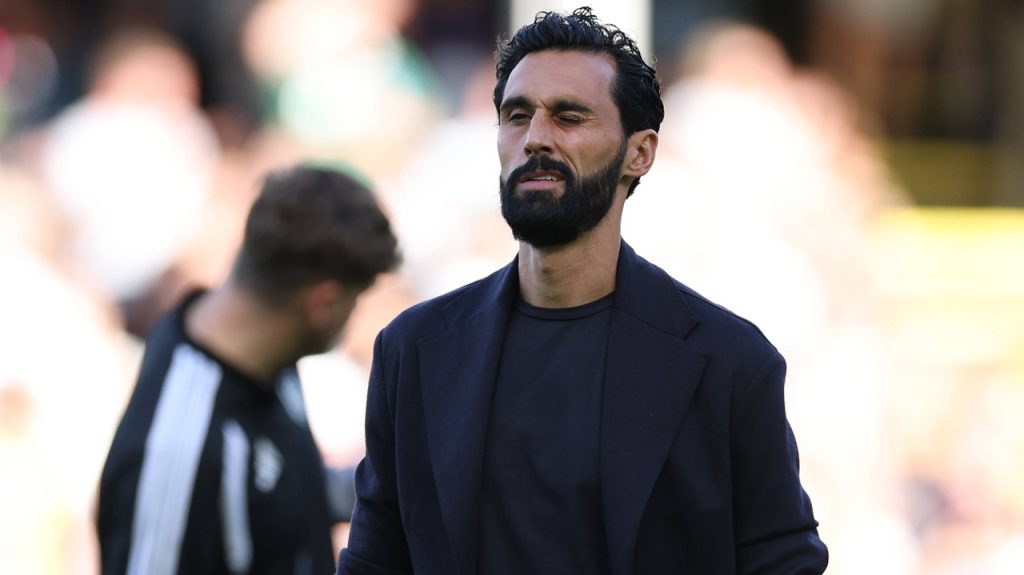 Álvaro Arbeloa durante el partido entre su equipo, el Fulham, y el Manchester United de la Premier League 2026/27, finalizado con 1-1 en el marcador.