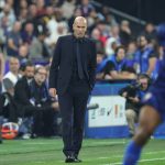 Zinedine Zidane observa el juego de Francia, con Jules Koundé en primer término, durante el partido de la Nations League 2026/27 frente a Bélgica disputado en Saint-Denis.