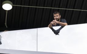 Gerard Piqué en el palco del Estadi de la FAF durante el partido entre el Andorra, club que preside, y el Castellón de LaLiga Hypermotion 2026/27.