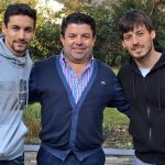 Antonio Fernández posa junto a Jesús Navas y David Silva en una foto de archivo.