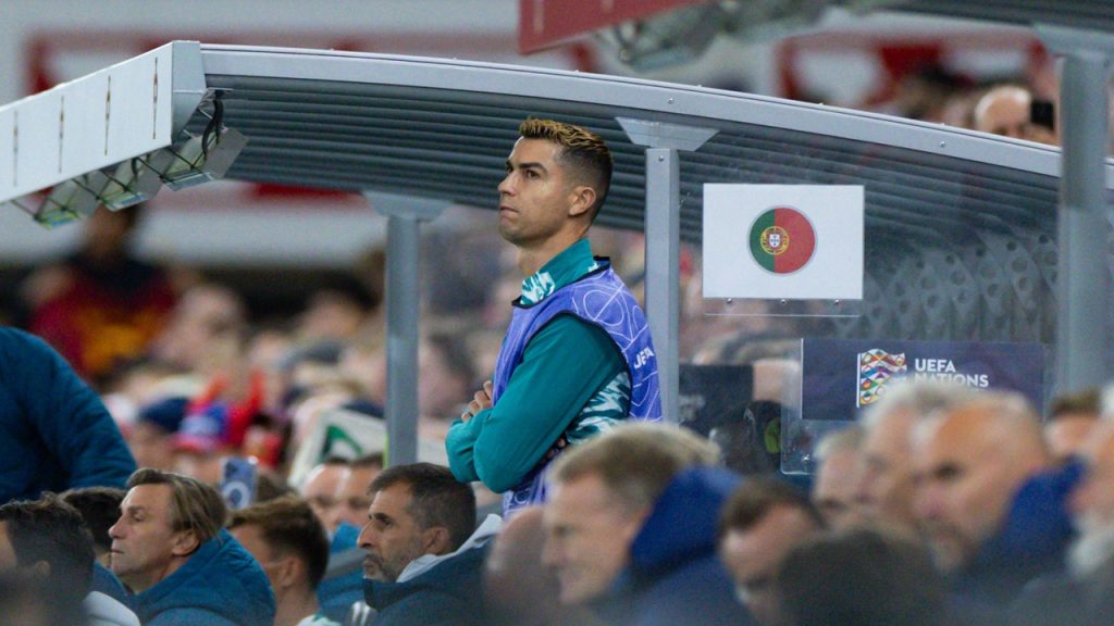 Cristiano Ronaldo, en el banquillo de suplentes de Portugal, durante el partido de Nations League 2026/27 disputado frente a Noruega en Oslo.