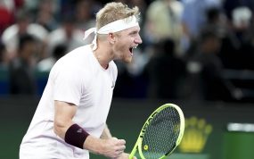 Alejandro Davidovich celebra la consecución del Masters 1000 de Shanghái 2026 tras ganarle la final a Rafa Jódar.