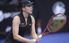 Eva Lys se prepara para restar durante un partido ante la brasileña Gabriela Ce en primera ronda del Open de Sao Paulo 2026.